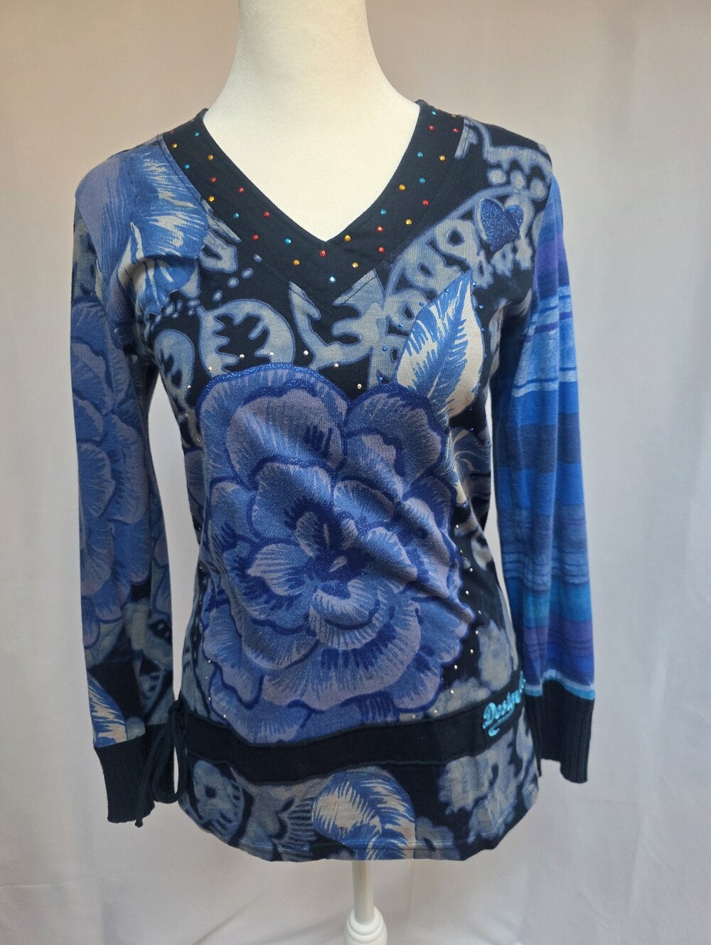 Desigual Floral V-Neck Long Sleeve Top Rhinestone Embellished Size Tag Missing